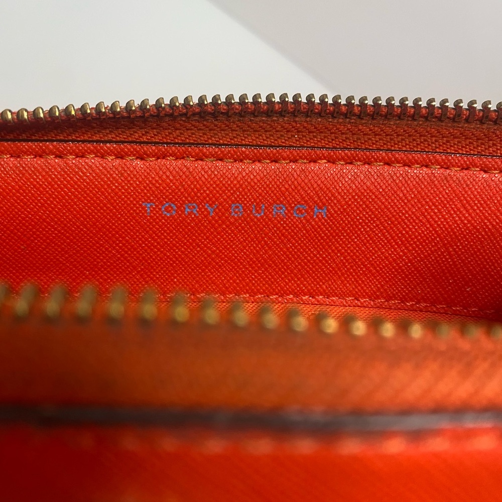 Tory Burch Zip-around Wallet - Picture 8 of 15